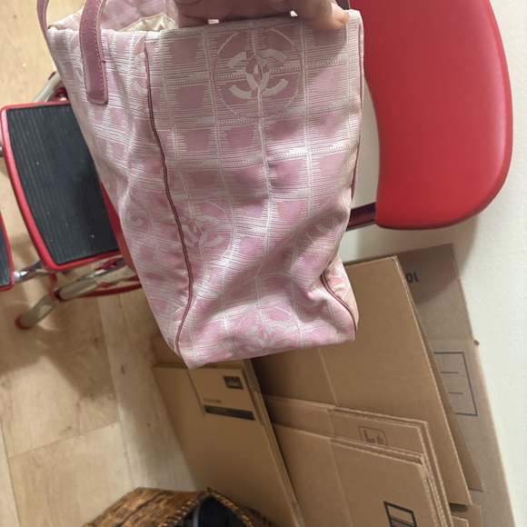 Authentic Elegant Pink  Chanel Tote Bag - Picture 3 of 11